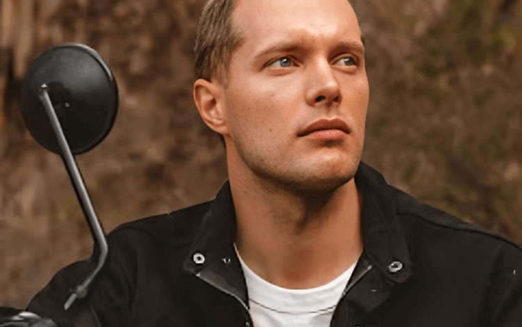 Freddie Dobbs Net Worth